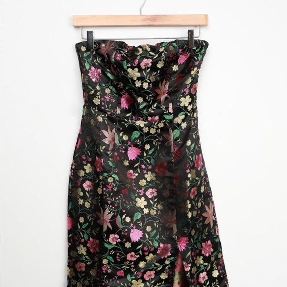 Make a Move Black Satin Floral Jaquard Strapless Midid Dress - Picture 4 of 7